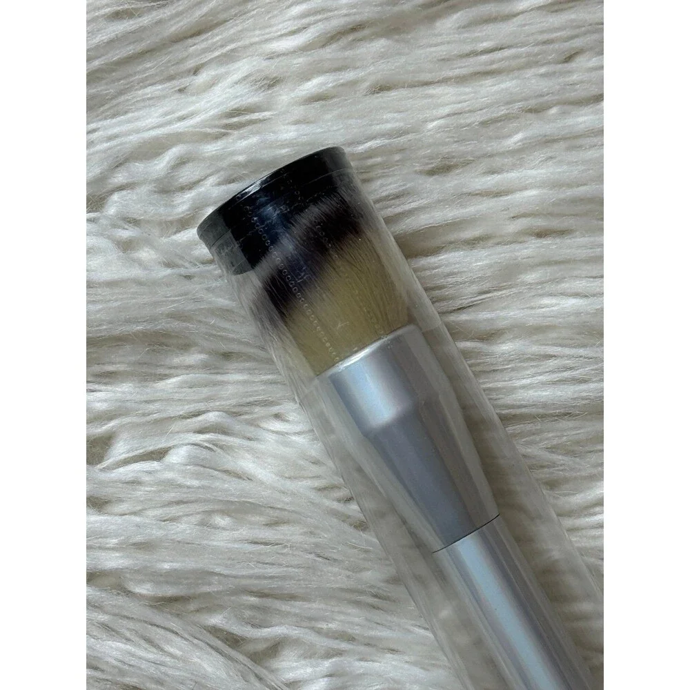 It Cosmetics Heavenly Luxe Angled Buffing Foundation Brush C6156